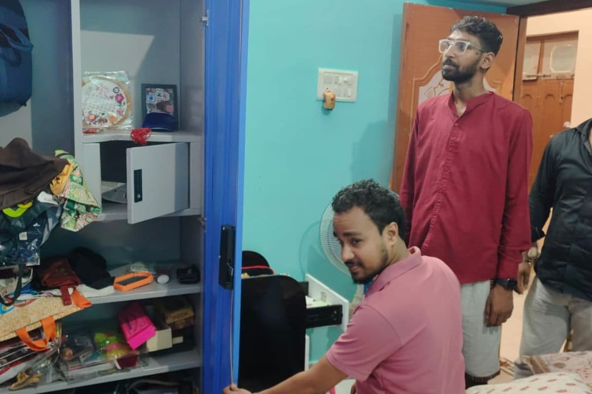 फारबिसगंज में रेल कर्मी के बंद घर का ग्रिल व ताला तोड़कर 4 तोला सोना और 25 हजार नगद ले उड़े अज्ञात चोर