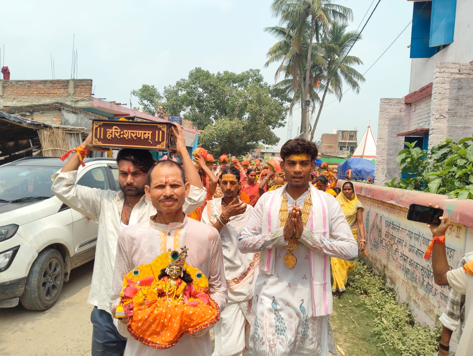 भव्य कलश शोभायात्रा के साथ रूपनी करुआ में नौ दिवसीय श्रीमद्भागवत कथा ज्ञान यज्ञ का शुभारंभ
