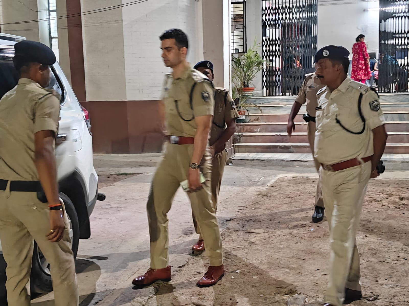 रात्रि में एसपी का गोगरी थाना पर औचक निरीक्षण, त्वरित सुनवाई और अपराध नियंत्रण के दिये निर्देश