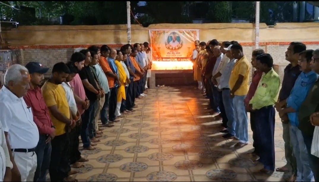 नम आंखों से दी गई श्रद्धांजलि, डॉ. जे. लाल को सेवा और मानवता का प्रतीक बताकर किया गया याद नम आंखों से दी गई श्रद्धांजलि, डॉ. जे. लाल को सेवा और मानवता का प्रतीक बताकर किया गया याद