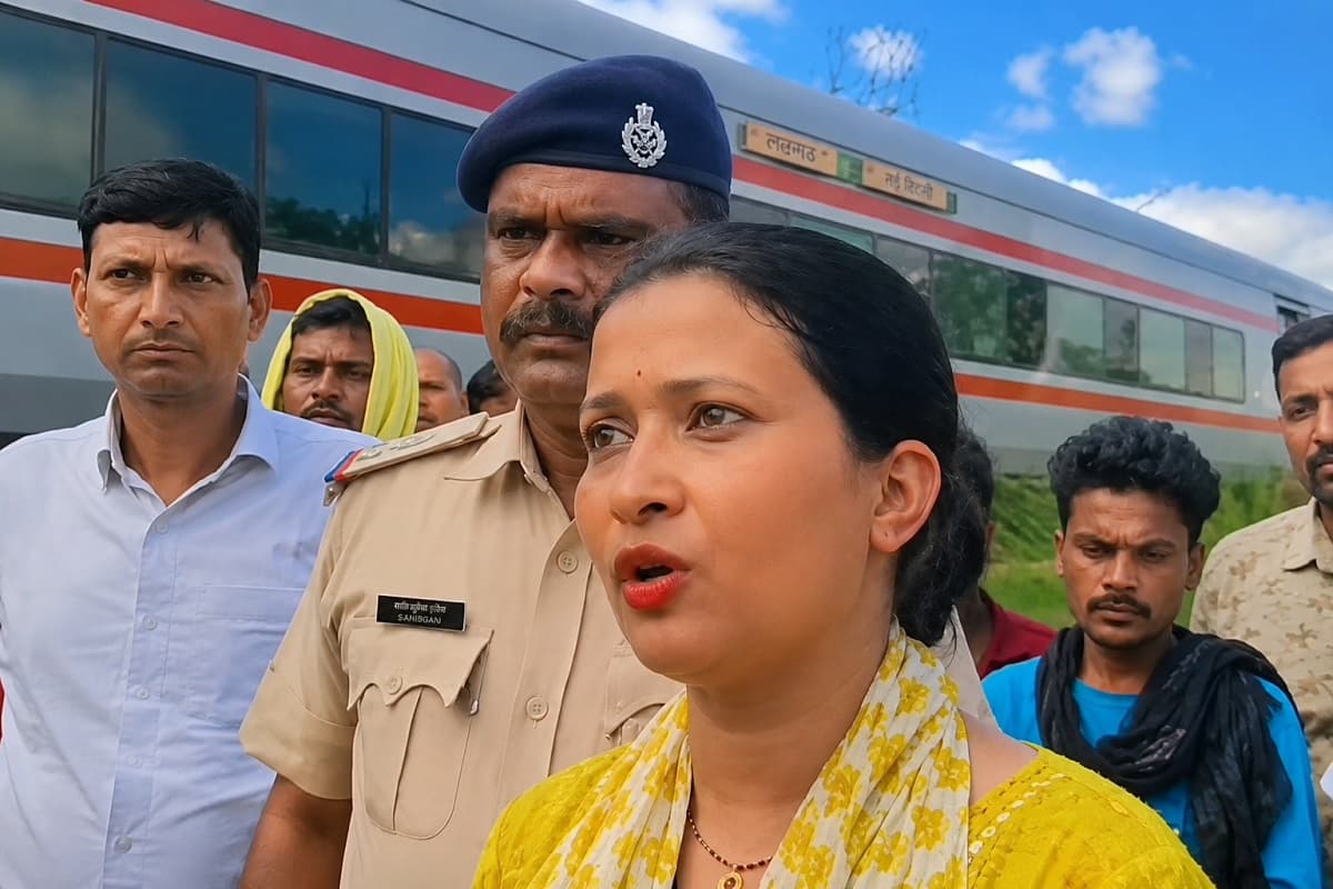 गया-हावड़ा एक्सप्रेस में हुड़दंगियों की दबंगई! झारखंड की महिला दारोगा, पति और बच्चे की कर दी पिटाई