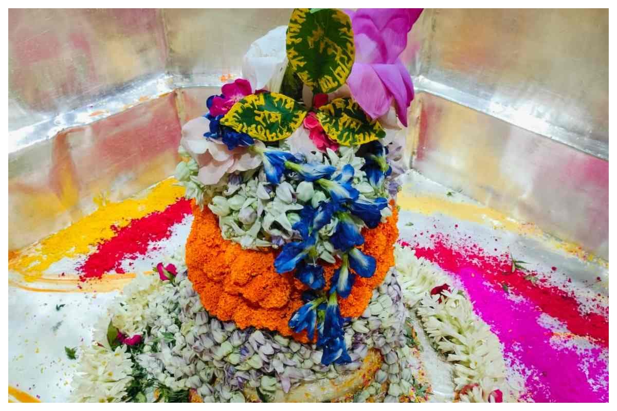 मंगला आरती से शुरू हुई पूजा, दिनभर होगा बाबा गरीबनाथ का दर्शन-पूजन