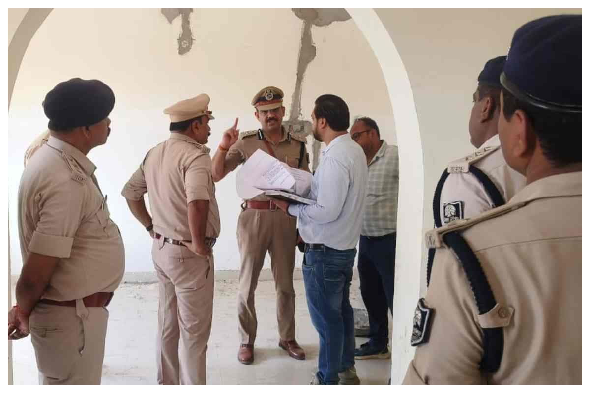 bagaha-news-dig-harikishore-rai-inspects-new-police-barrack bagaha-news-dig-harikishore-rai-inspects-new-police-barrack