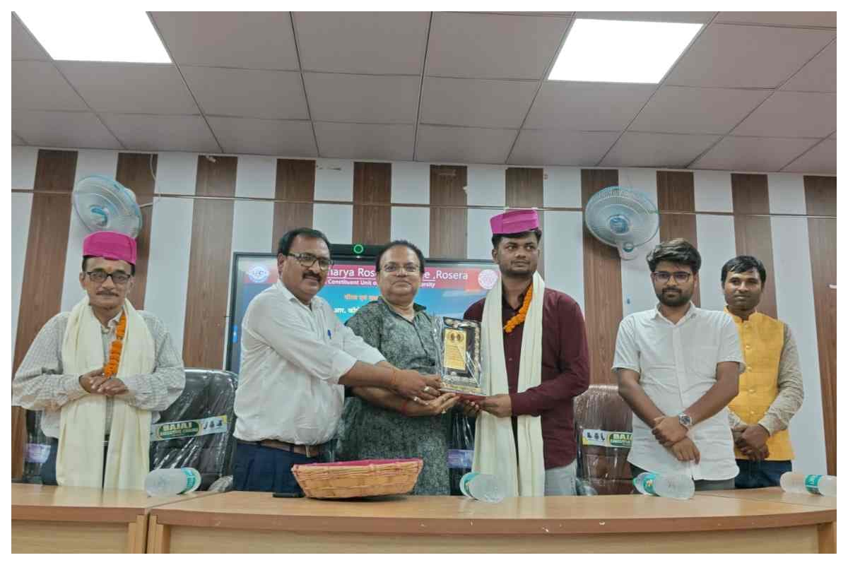 गेटमैन से DSP बने राजू कुमार, कॉलेज में हुआ जोरदार सम्मान गेटमैन से DSP बने राजू कुमार, कॉलेज में हुआ जोरदार सम्मान