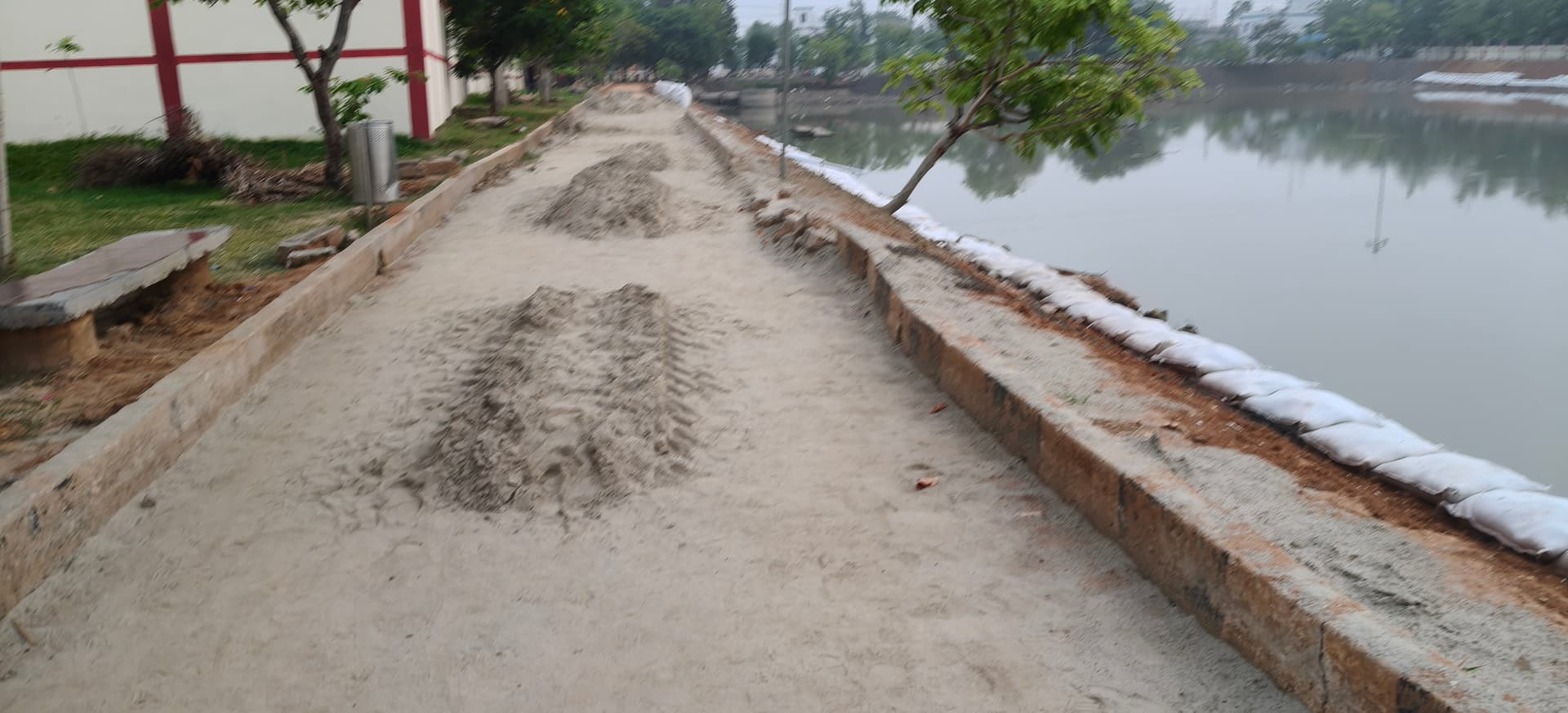 बदलने लगी श्याम सरोवर पार्क की तस्वीर, बदबू से राहत, सौंदर्यीकरण का काम तेज बदलने लगी श्याम सरोवर पार्क की तस्वीर, बदबू से राहत, सौंदर्यीकरण का काम तेज