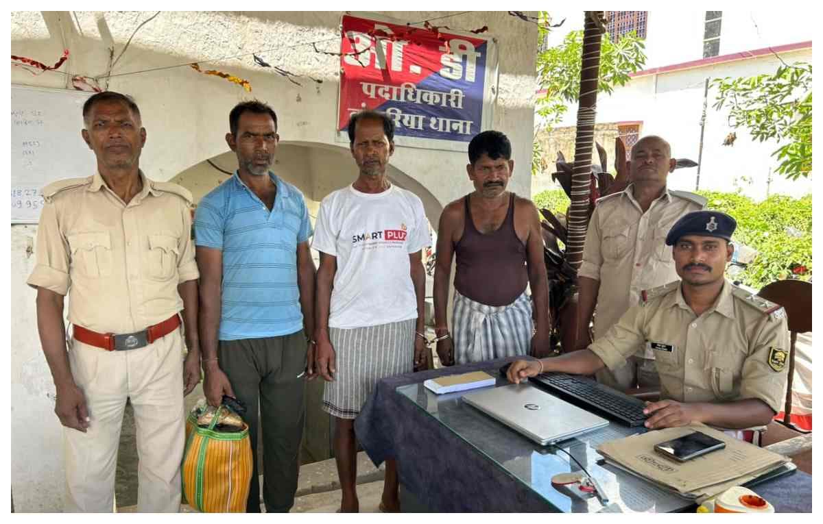 बंजरिया में अवैध शराब के खिलाफ ताबड़तोड़ छापेमारी, तीन तस्कर गिरफ्तार