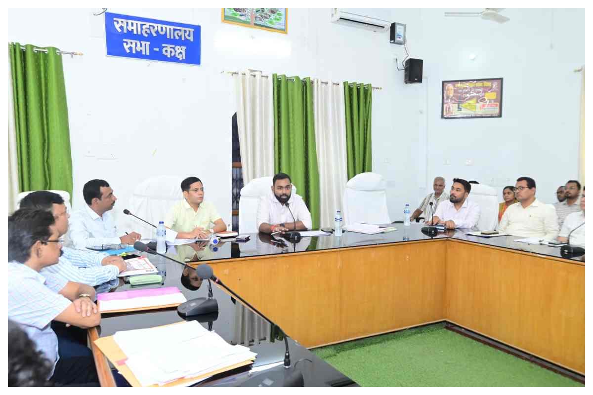 motihari-news-dm-saurabh-suman-yadav-chairs-krishi-task-force-meeting-urea-dap-stock-action-against-black-marketing motihari-news-dm-saurabh-suman-yadav-chairs-krishi-task-force-meeting-urea-dap-stock-action-against-black-marketing