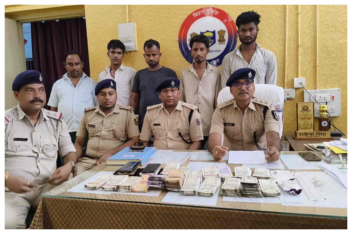 गोढ़वा चौक ज्वेलरी लूटकांड का खुलासा, 20 लाख के गहने बरामद, 5 आरोपी गिरफ्तार