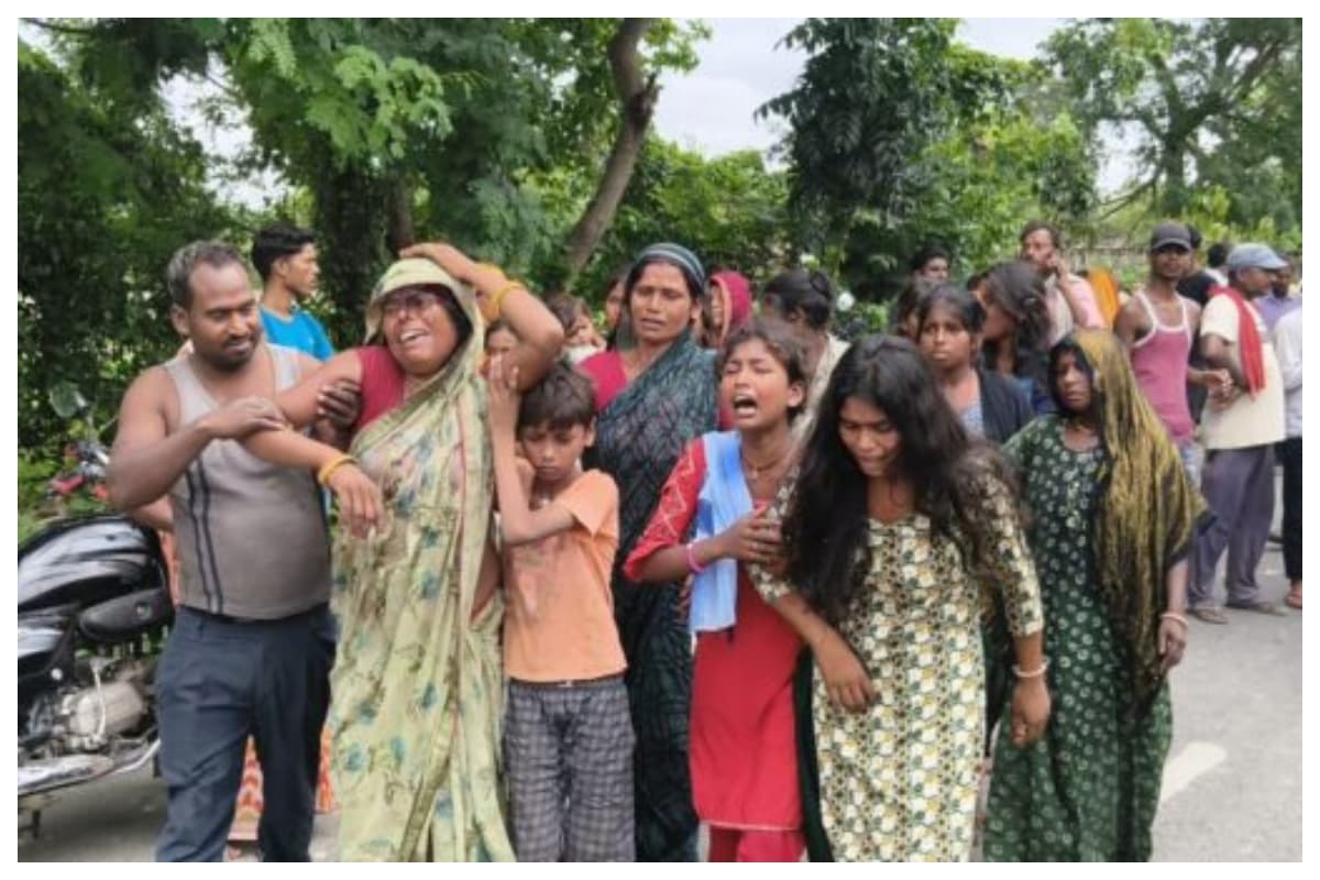 शादी से पहले सड़क हादसे में युवती की मौत, आक्रोशित लोगों ने किया दो घंटे सड़क जाम शादी से पहले सड़क हादसे में युवती की मौत, आक्रोशित लोगों ने किया दो घंटे सड़क जाम