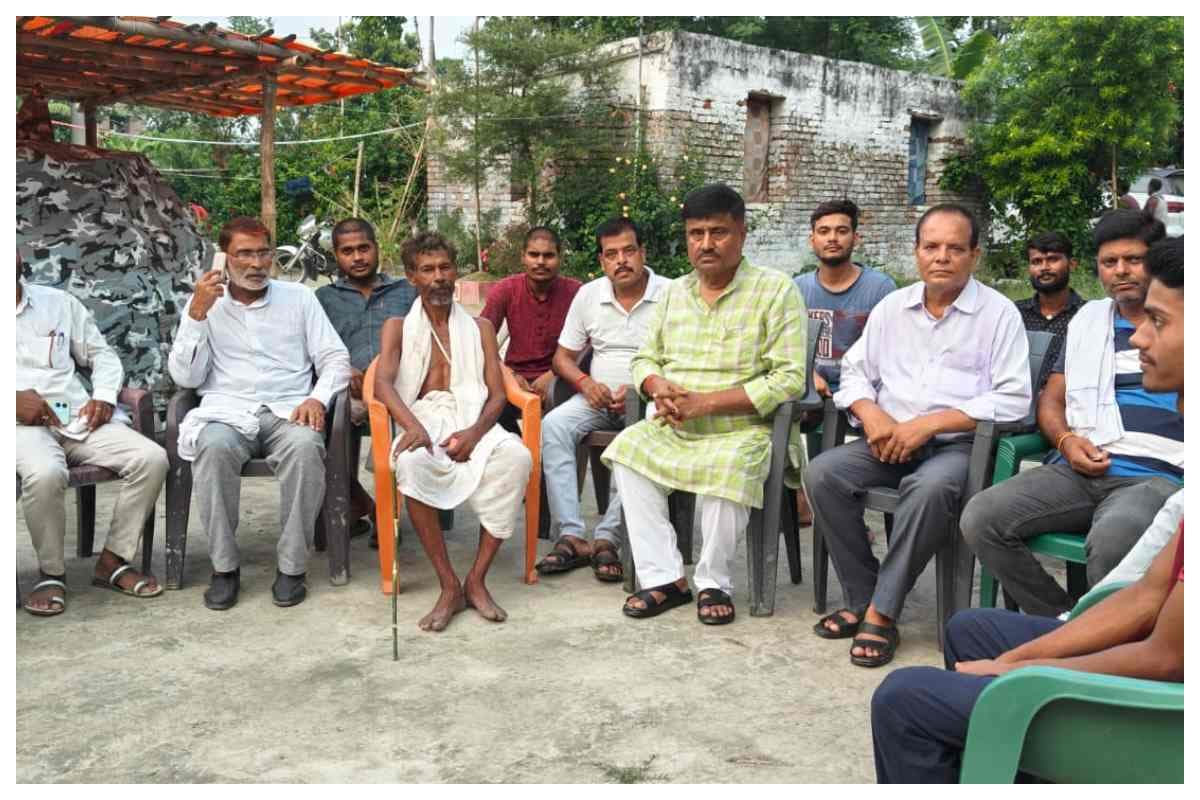 कांटी में पीड़ित परिवार के बीच पहुंचे विधायक अजीत कुमार, पोखर में डूबे सुजीत की मौत पर जताया गहरा दुख
