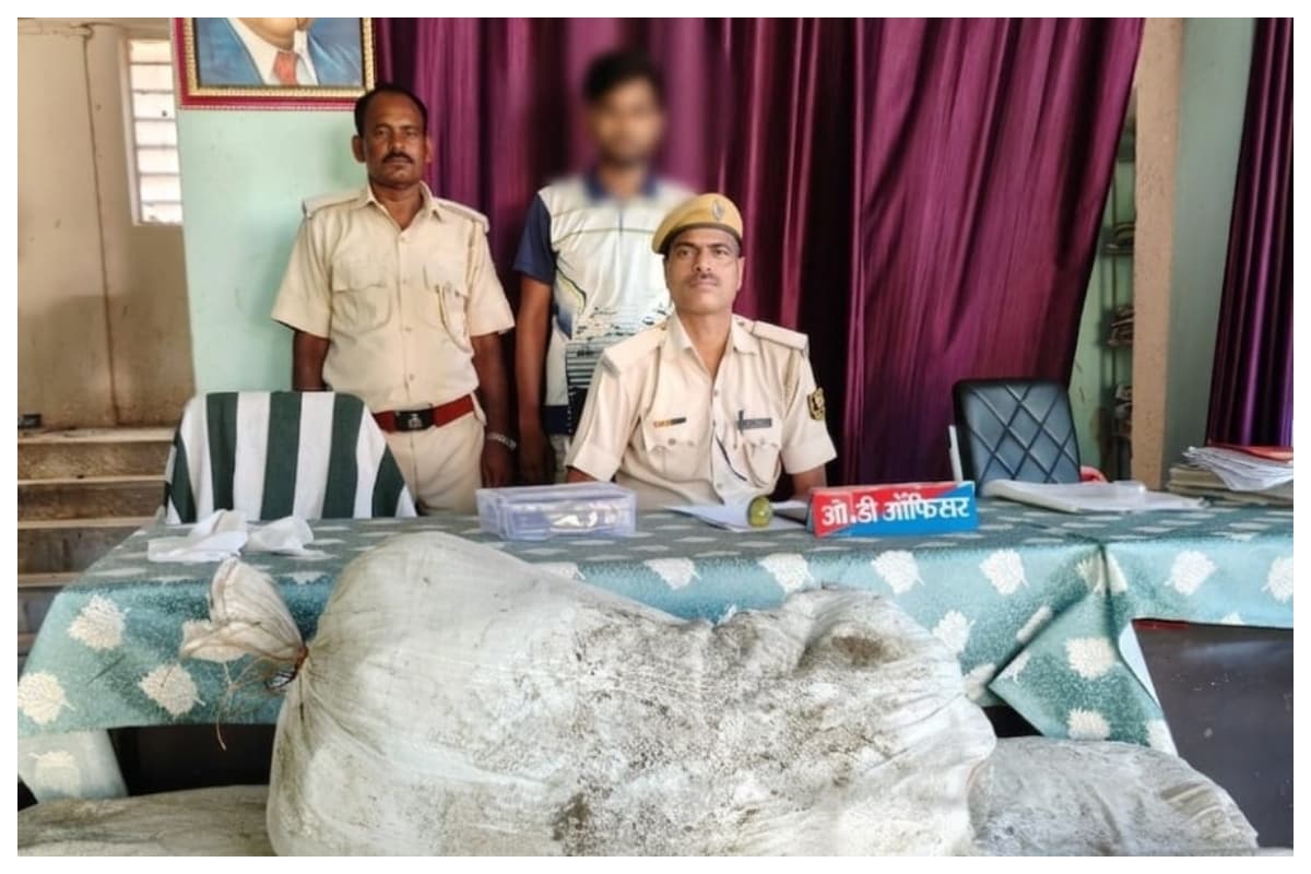 बागमती नदी के रास्ते नेपाल से शराब तस्करी नाकाम, 972 बोतल विदेशी शराब के साथ तस्कर गिरफ्तार बागमती नदी के रास्ते नेपाल से शराब तस्करी नाकाम, 972 बोतल विदेशी शराब के साथ तस्कर गिरफ्तार