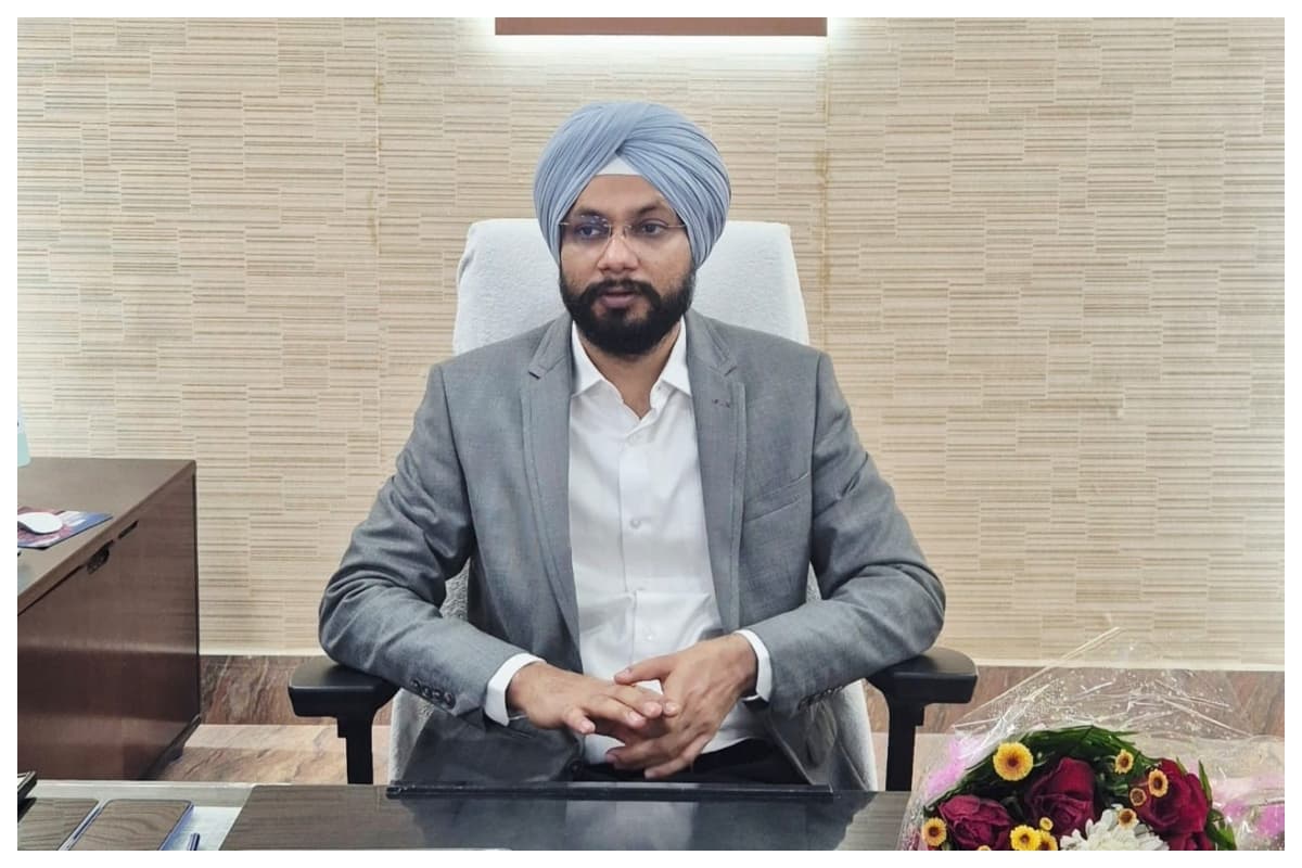 डीएम के दौरे में सामने आईं थरूहट की समस्याएं, सभी विभागों को कार्रवाई के निर्देश डीएम के दौरे में सामने आईं थरूहट की समस्याएं, सभी विभागों को कार्रवाई के निर्देश