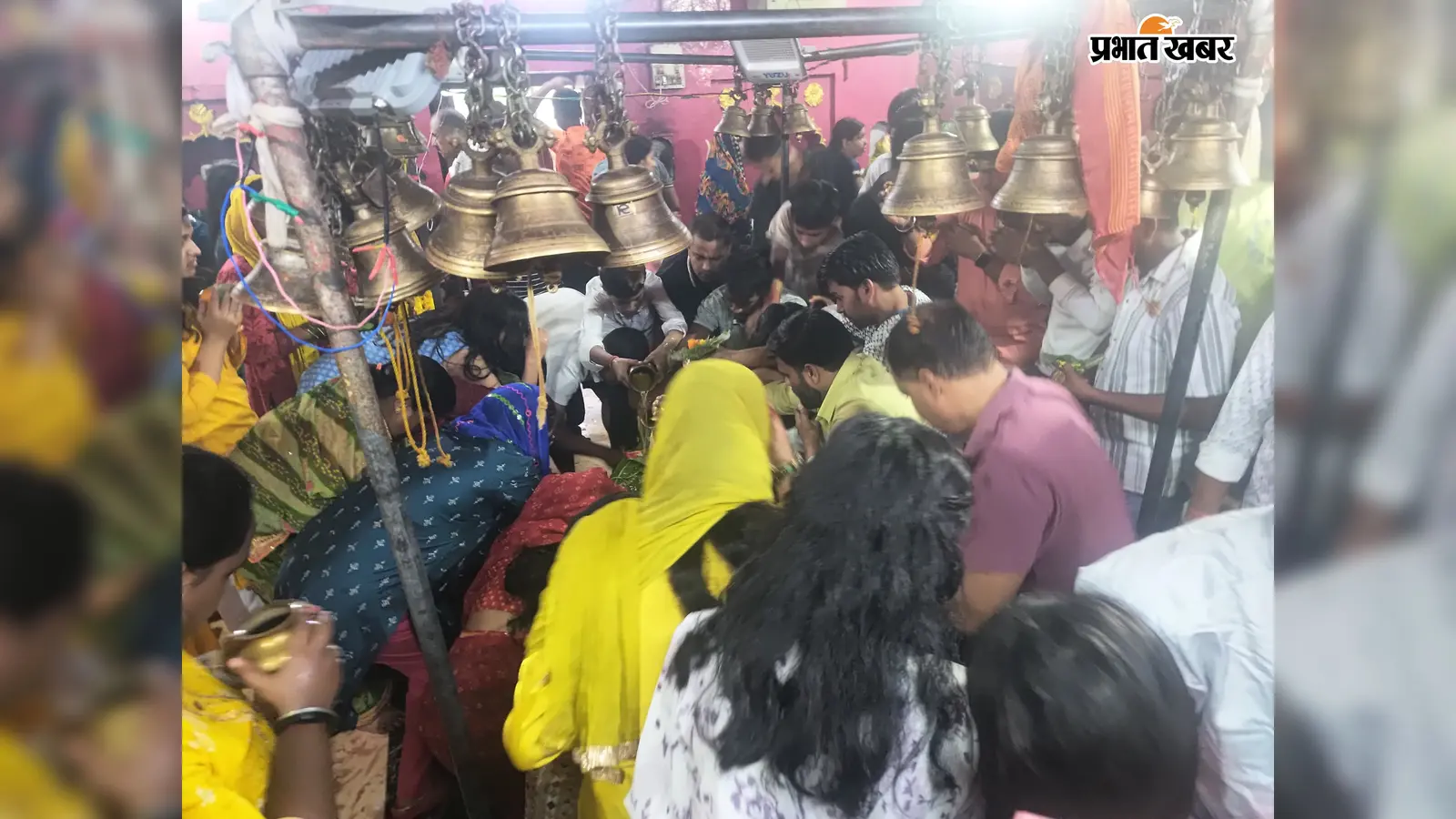 सावन की पहली सोमवारी पर सागर पोखरा शिव मंदिर में उमड़ा आस्था का सैलाब, भक्तों ने किया जलाभिषेक