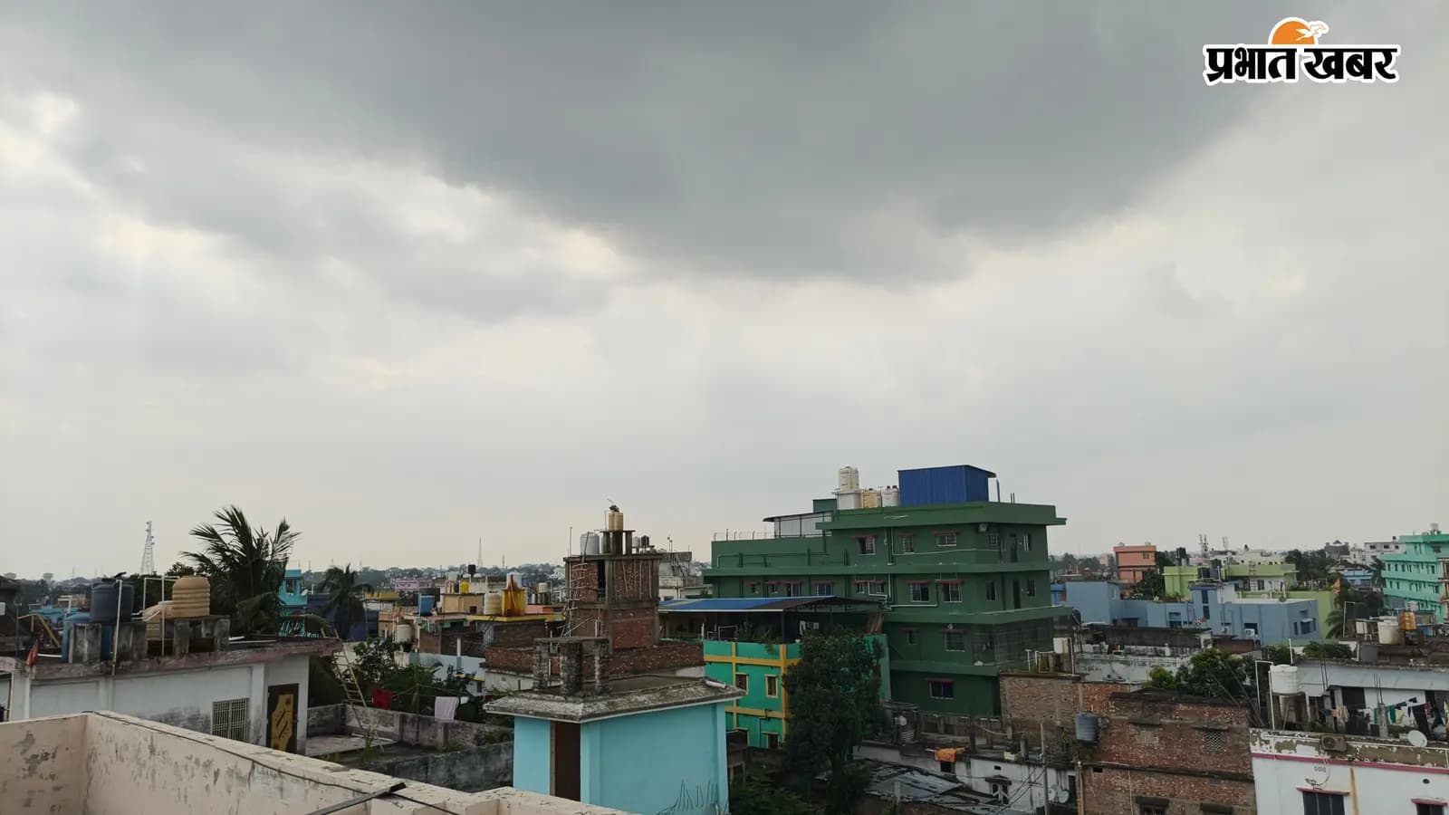 सावन में मौसम के बिगड़े मिजाज, आज दिनभर छाएंगे बादल; रात में 70% बारिश और ठनका का अलर्ट