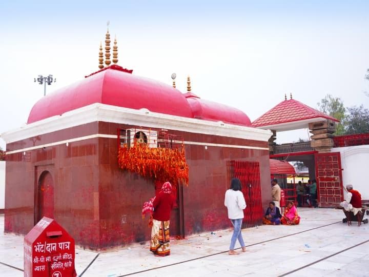 मंदिर के गर्भगृह मुख्य मंदिर भवन