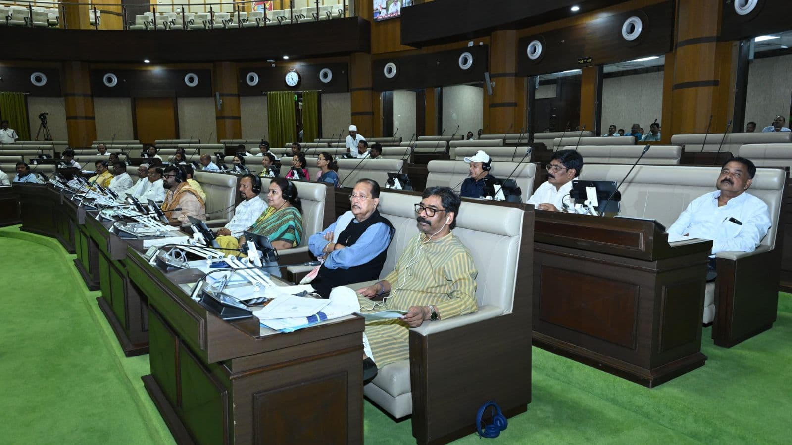 सत्ता पक्ष ने विपक्ष पर किया पलटवार