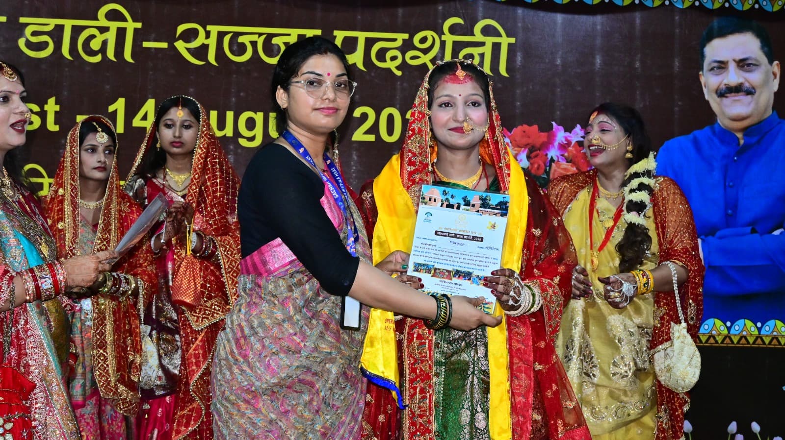प्रतिभागियों के साथ आयोजन समिति की यादगार तस्वीर