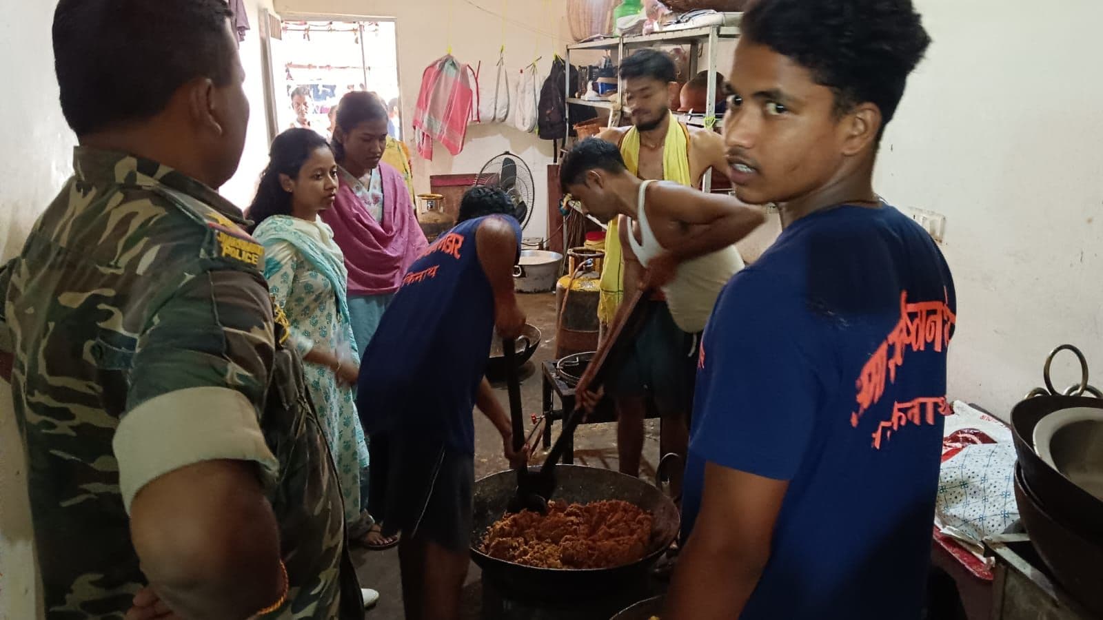फूड सेफ्टी टीम ने कारोबारियों को दिया निर्देश