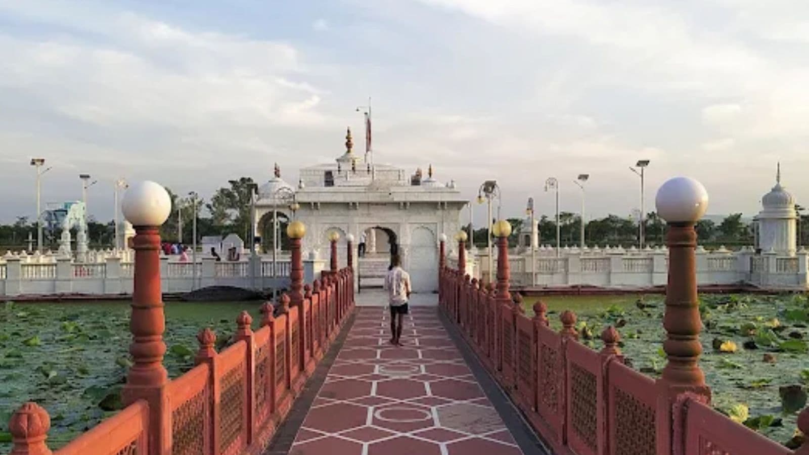 पावापुरी का जल मंदिर