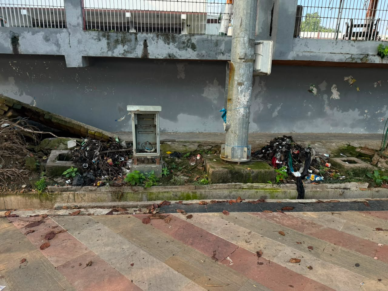 ड्रीम प्रोजेक्ट पर जमी उपेक्षा की धूल