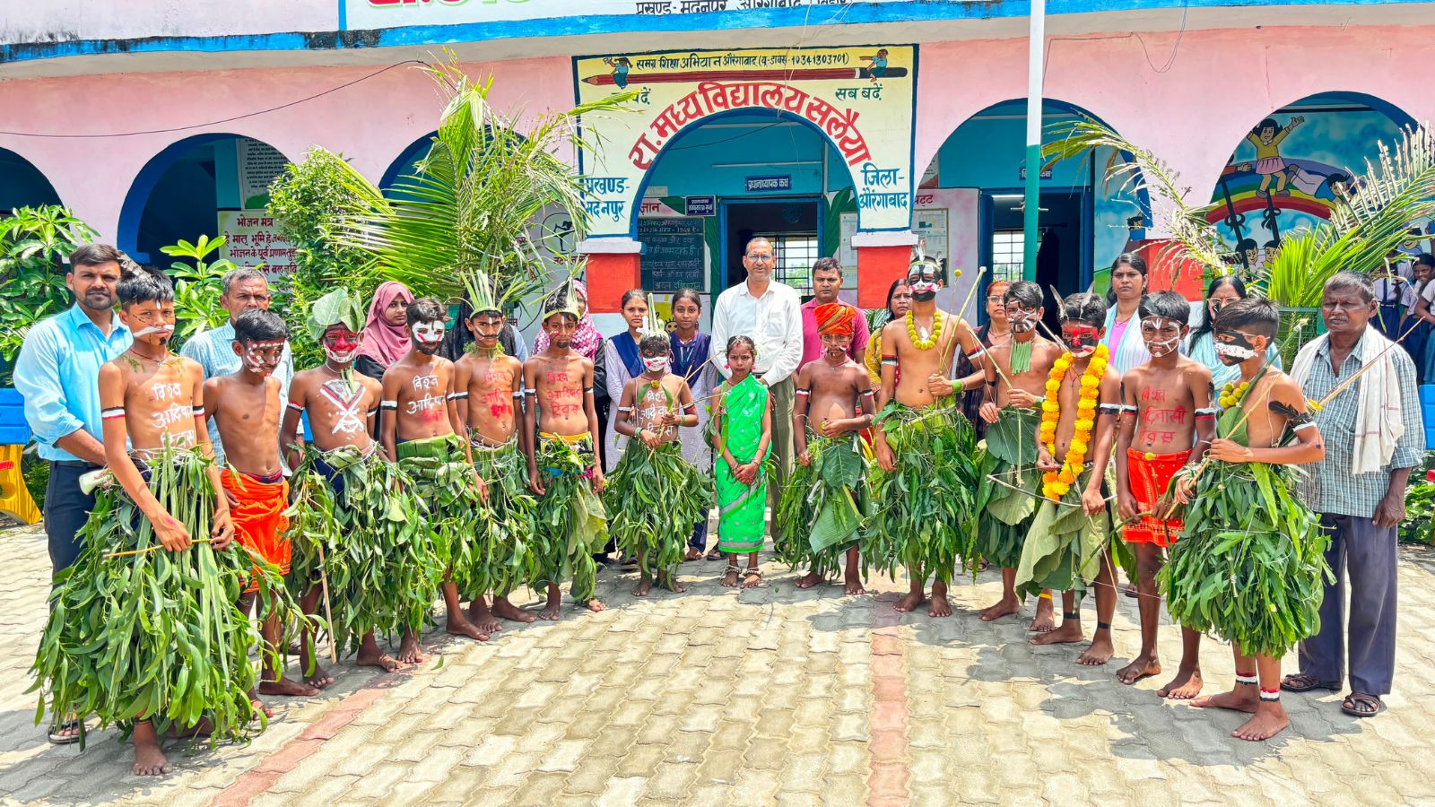 एक फ्रेम में दिखी संस्कृति और सामूहिक सहभागिता