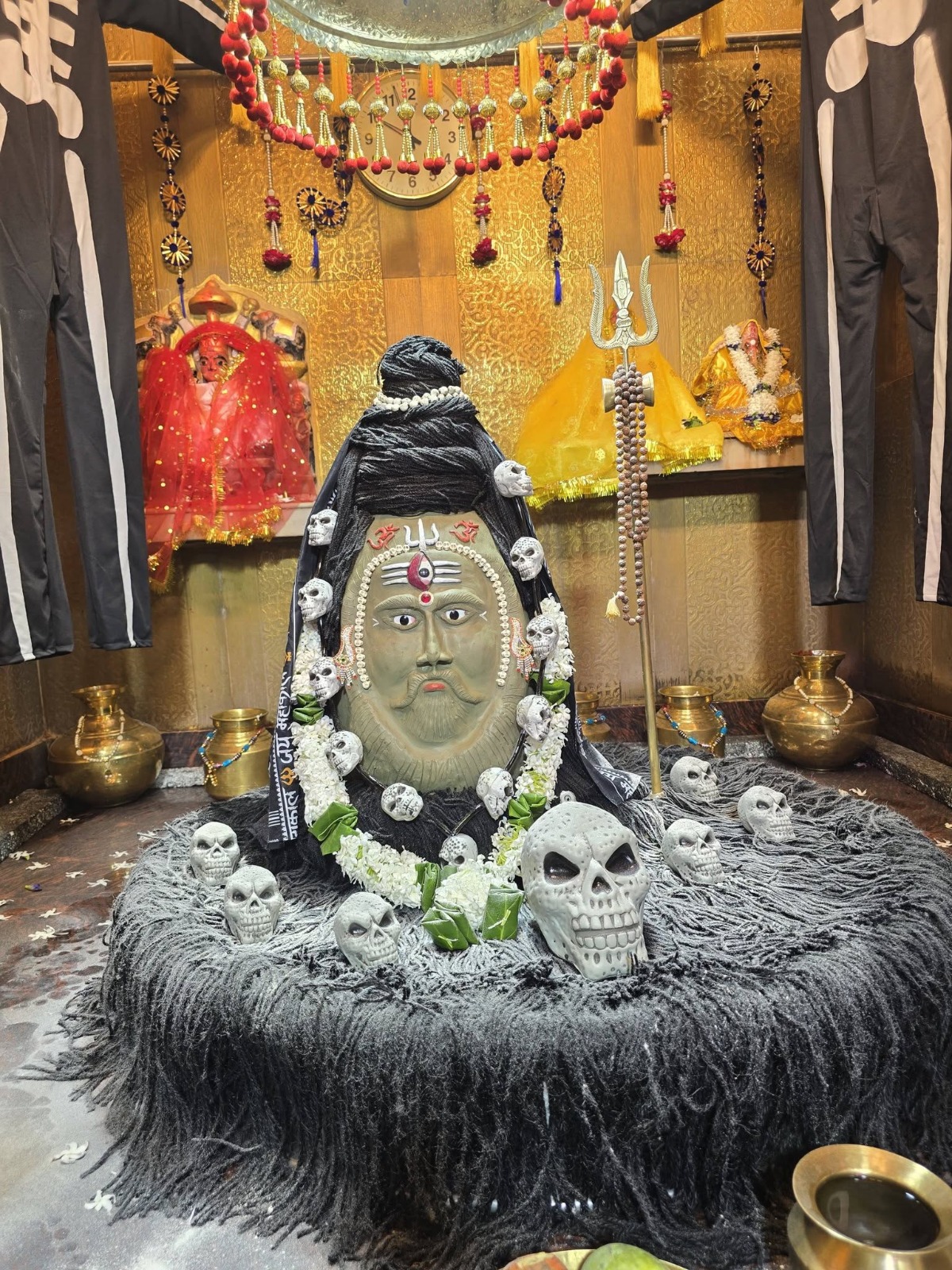 सावन के अवसर पर औघड़दानी मंदिर में आयोजित विशेष श्रृंगार और भस्म आरती को लेकर श्रद्धालुओं में उत्साह रहा. बाबा के मनमोहक श्रृंगार ने भक्तों का ध्यान आकर्षित किया. पूरे मंदिर परिसर में धार्मिक और भक्तिमय माहौल बना रहा.
