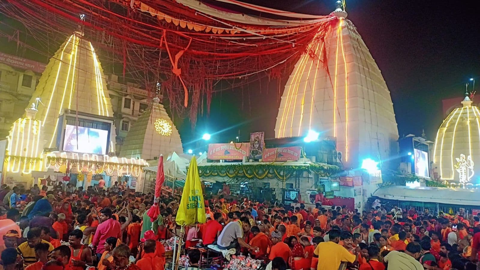 आकर्षक लाइटिंग ने बढ़ाई खूबसूरती