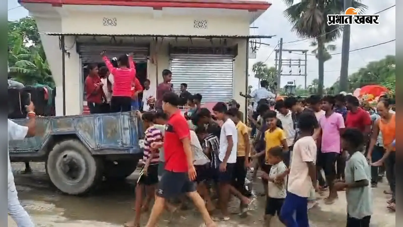 आगे अर्थी, पीछे आर्केस्ट्रा... 108 साल के बुजुर्ग की अंतिम यात्रा देख हैरान हो जाएंगे आप