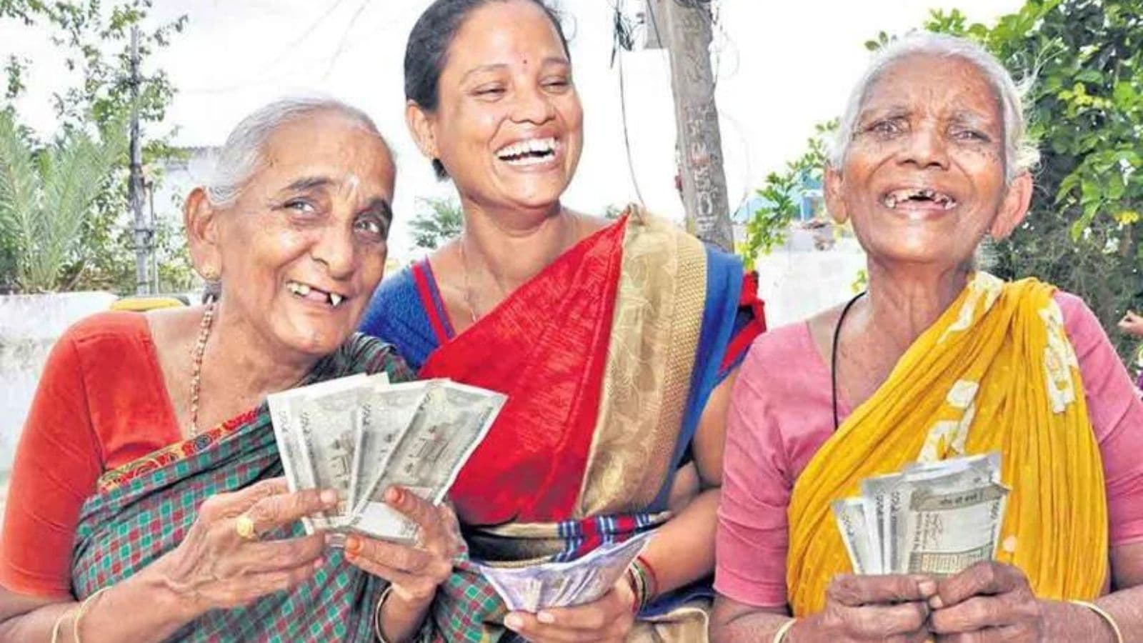 एक क्लिक में खातों में पहुंचे पैसे