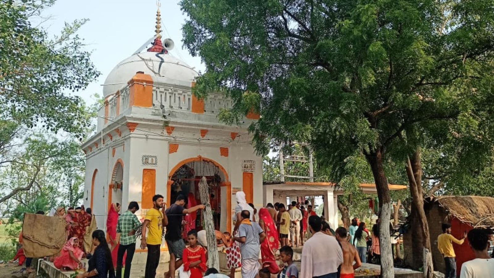 भोजपुर में आस्था का पुराना केंद्र है बाबा लंगटनाथ धाम