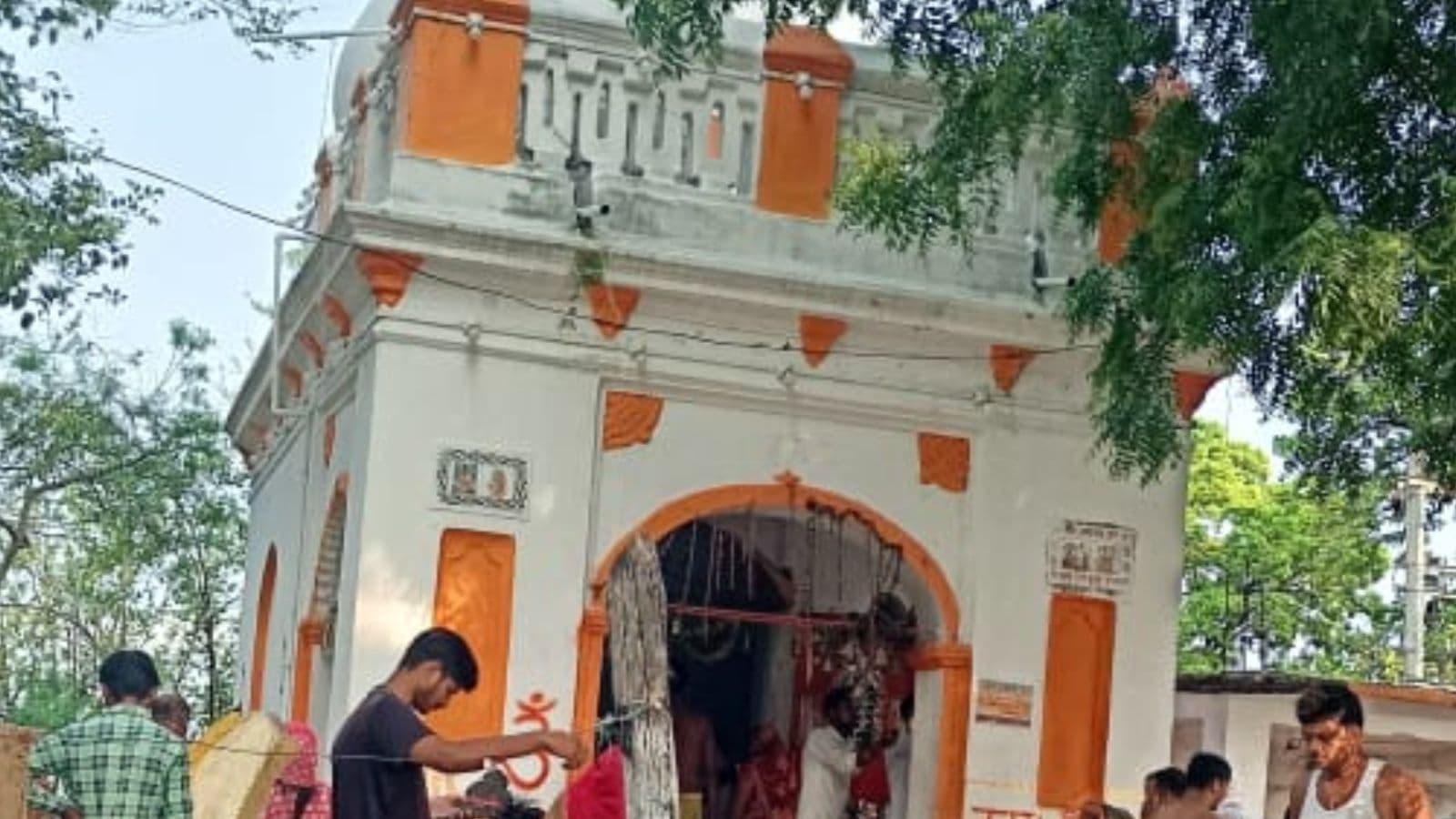 करीब 100 साल पहले बना बाबा लंगटनाथ का मंदिर