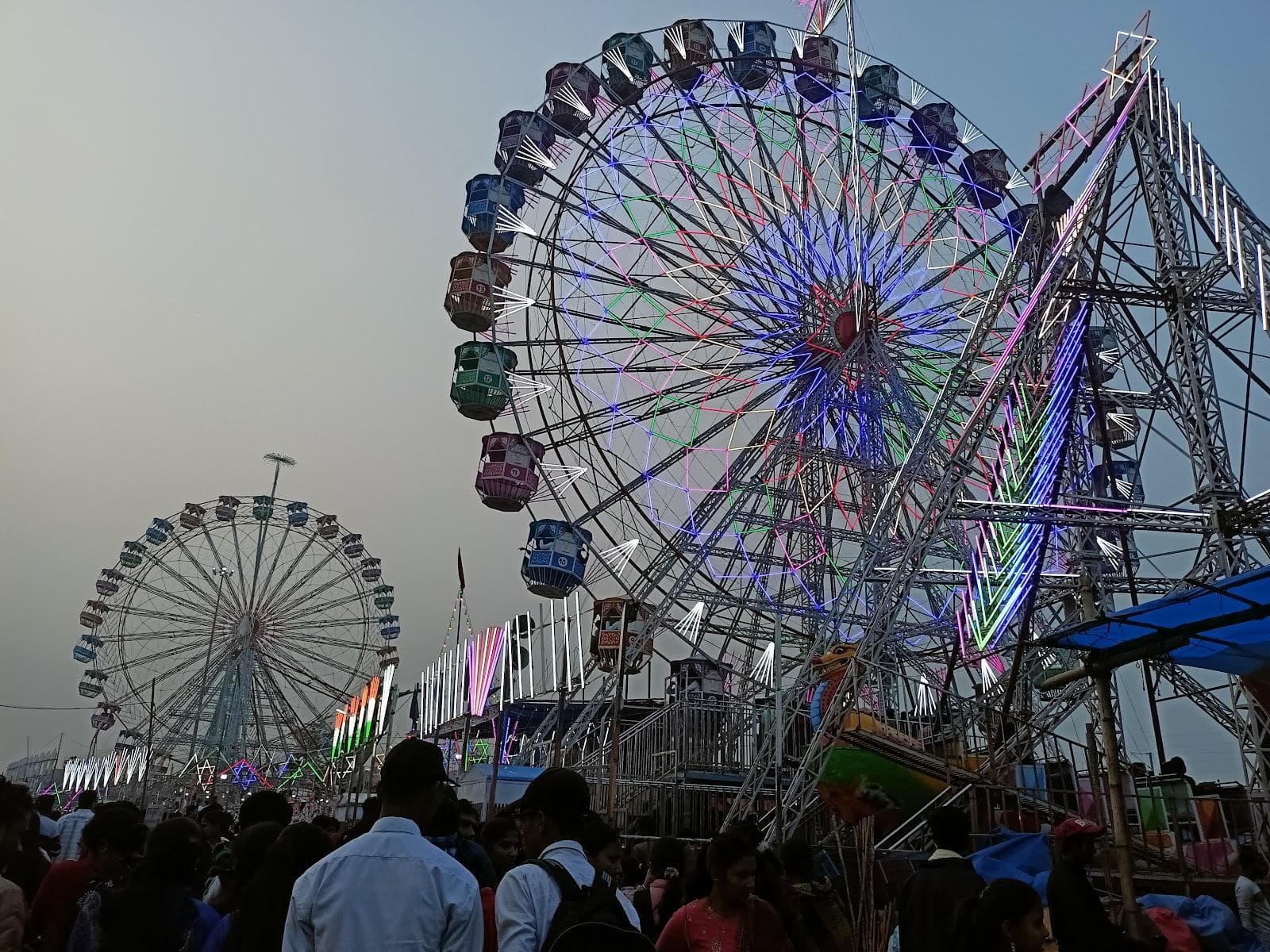 झूले और मनोरंजन का रोमांच