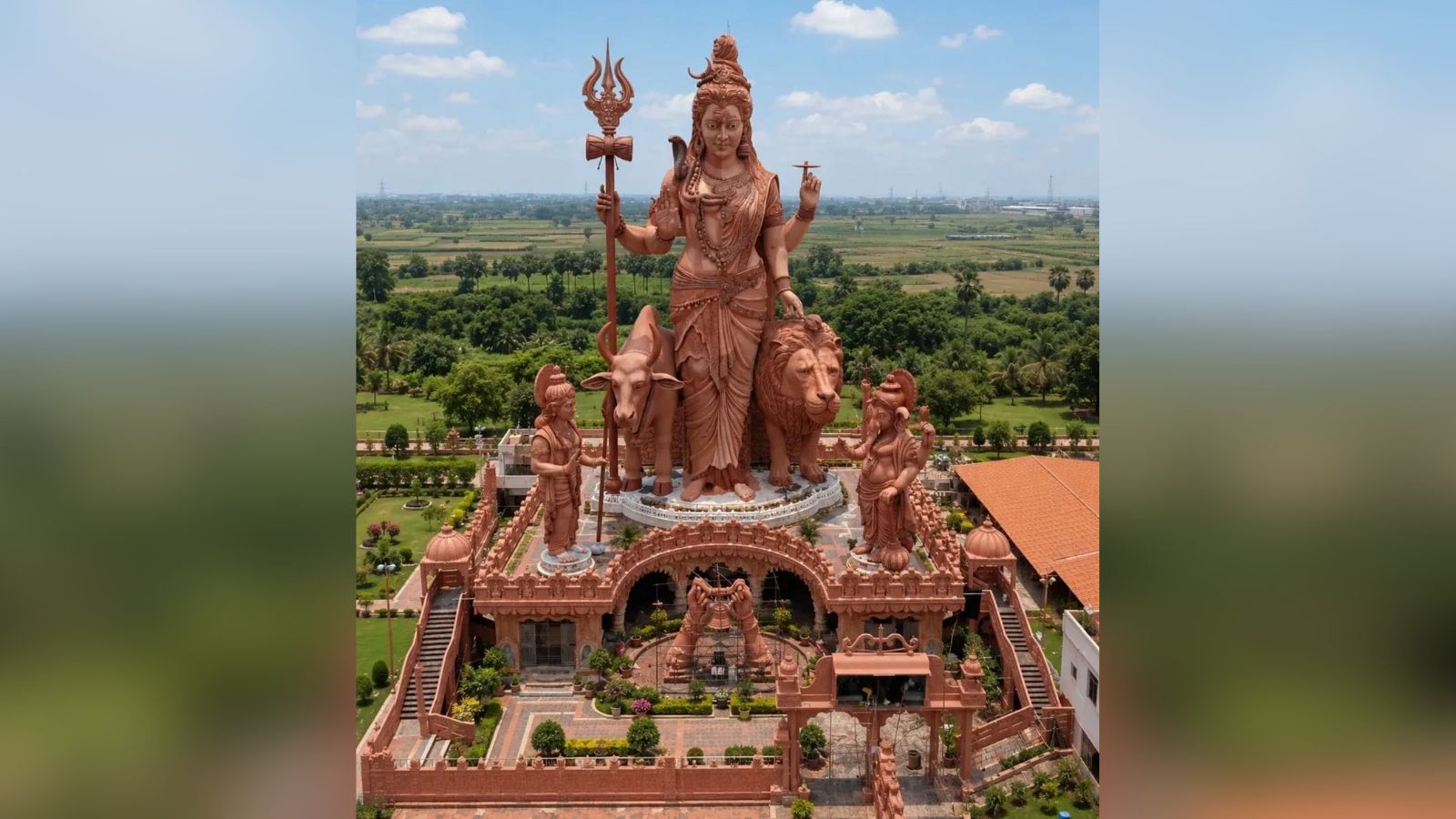 चंदासी का अर्धनारीश्वर धाम, जहां 108 फीट की प्रतिमा में दिखता है शिव-शक्ति का अद्भुत संगम