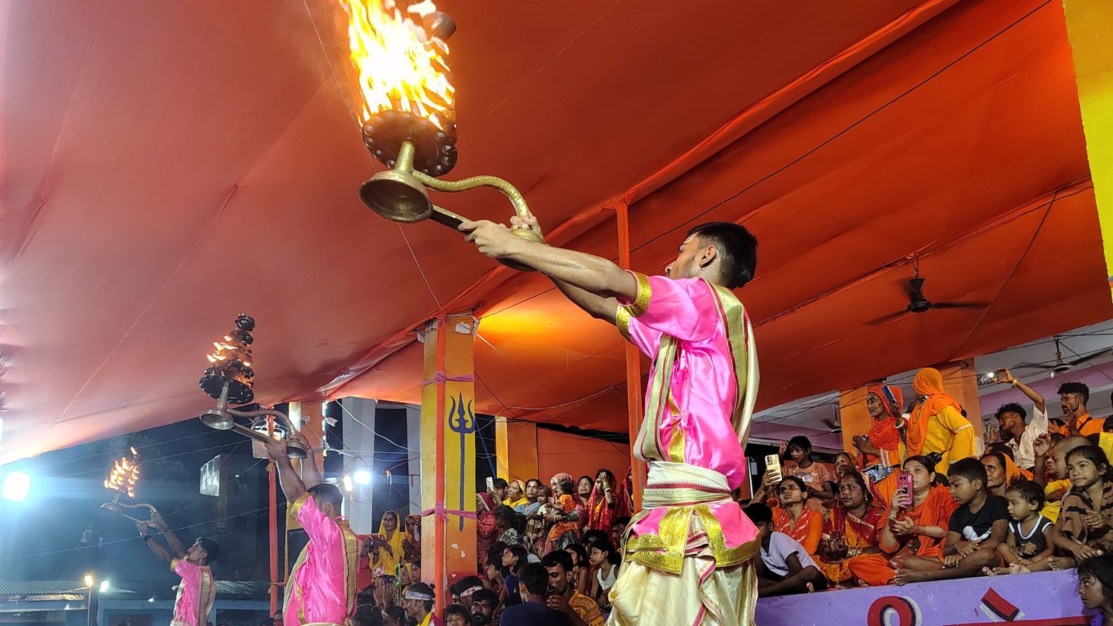 बनारस की तर्ज पर आयोजित भव्य गंगा महाआरती
