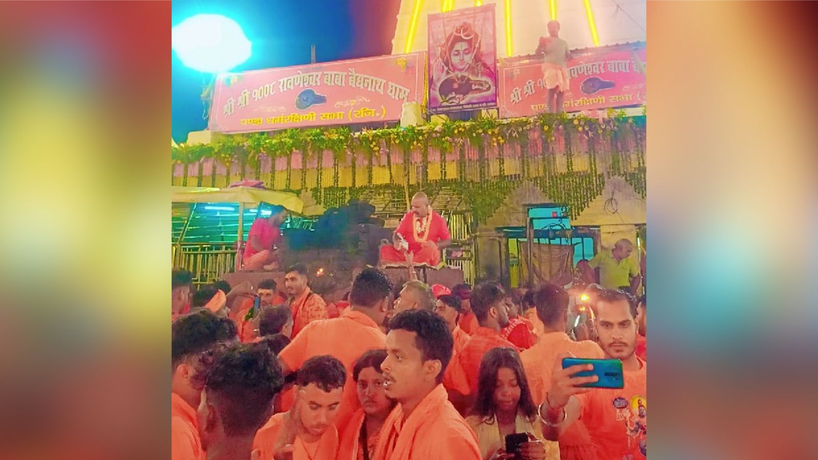 श्रद्धालुओं ने किया जलाभिषेक