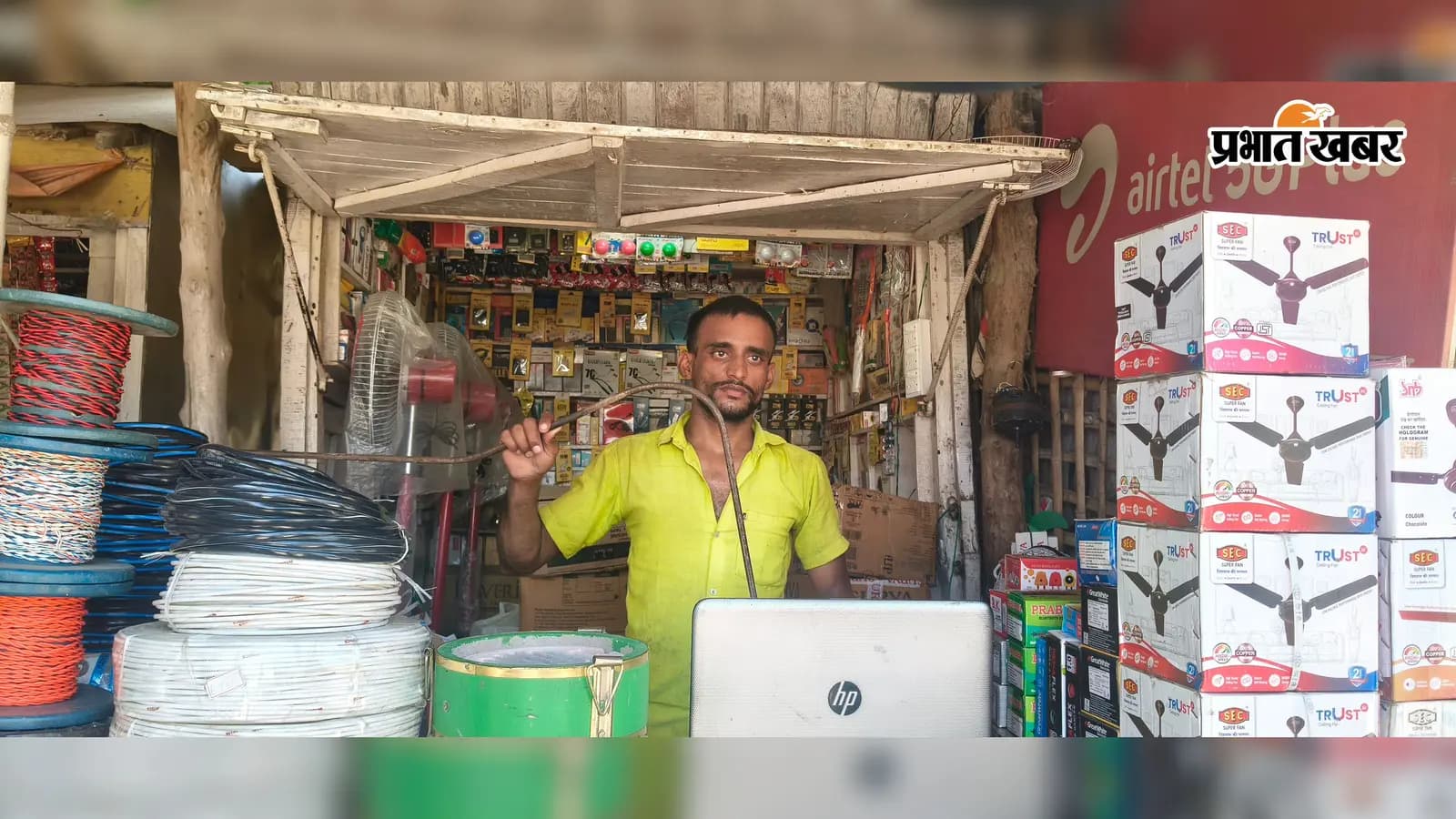 बेतिया: एक रात में सात दुकानों पर चोरों का धावा, मथुरा चौक पर लाखों की चोरी से मचा हड़कंप