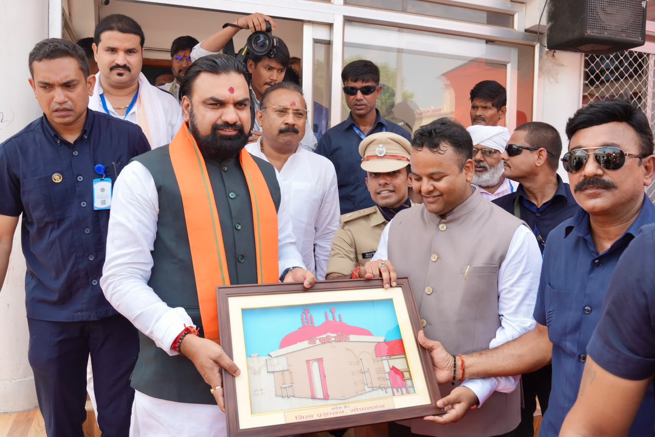गोपालगंज पहुंचे CM सम्राट चौधरी, डीएम-एसपी ने किया स्वागत