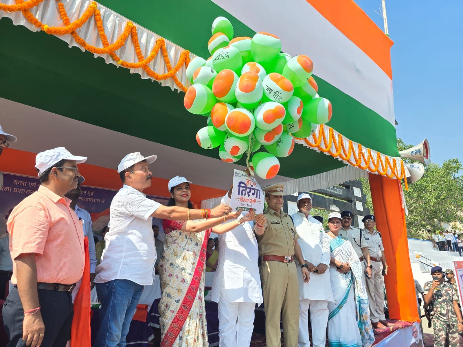 अधिकारी और जनप्रतिनिधि हुए शामिल