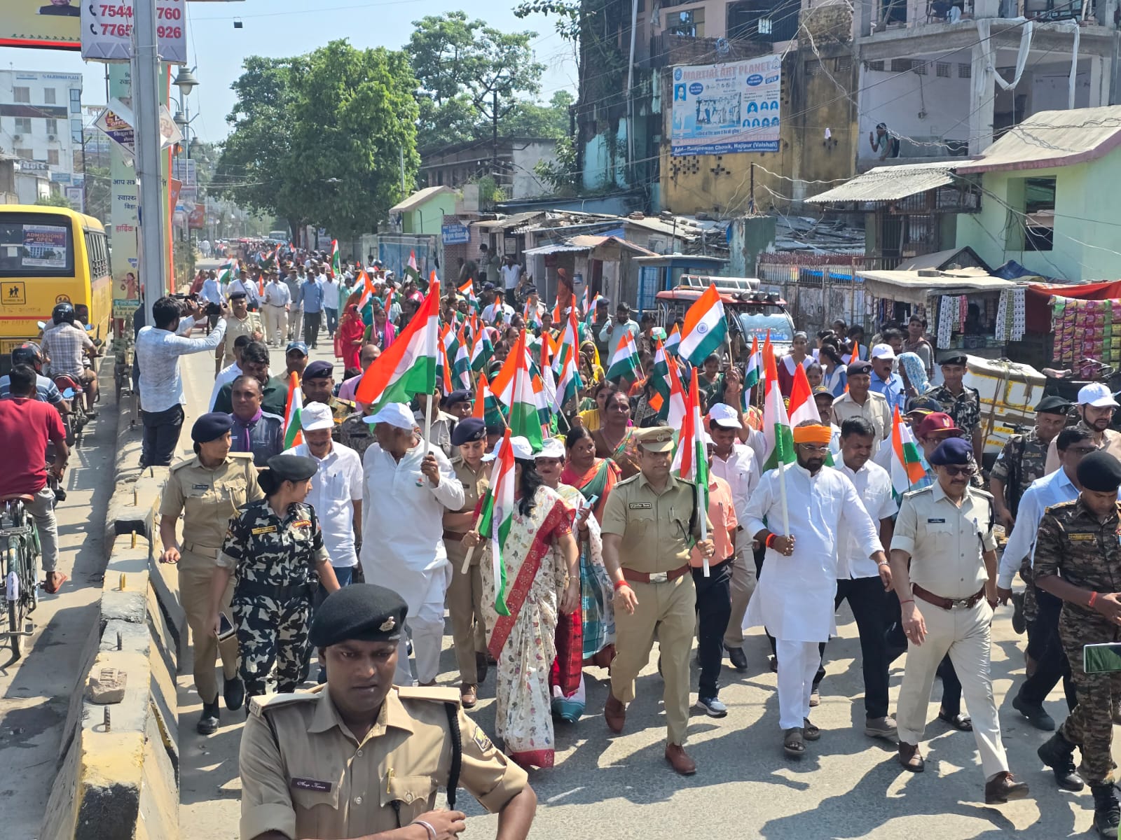 भारत माता की निकली आकर्षक झांकी