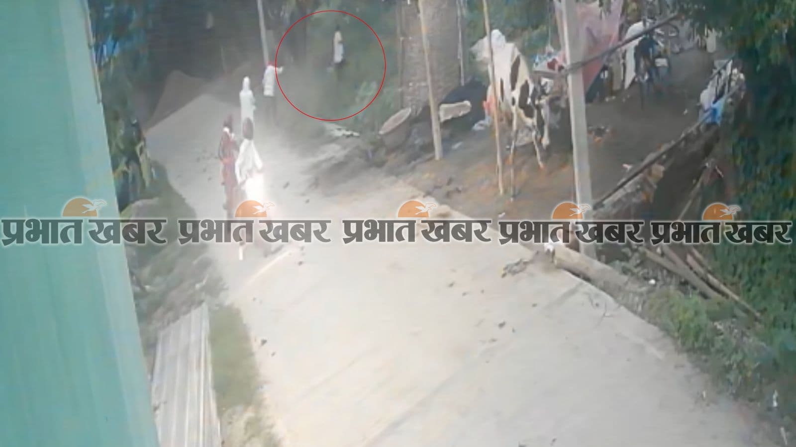 घटना की तीसरी तस्वीर : जंगल की ओर जाते ठेकेदार