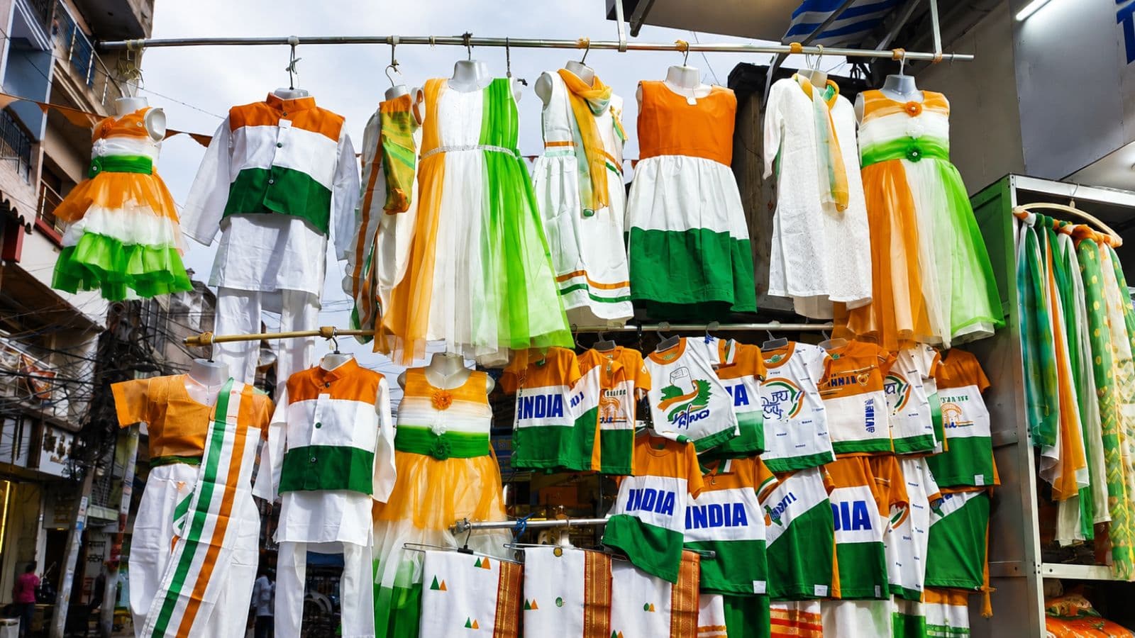 महिलाओं के लिए तिरंगा साड़ी