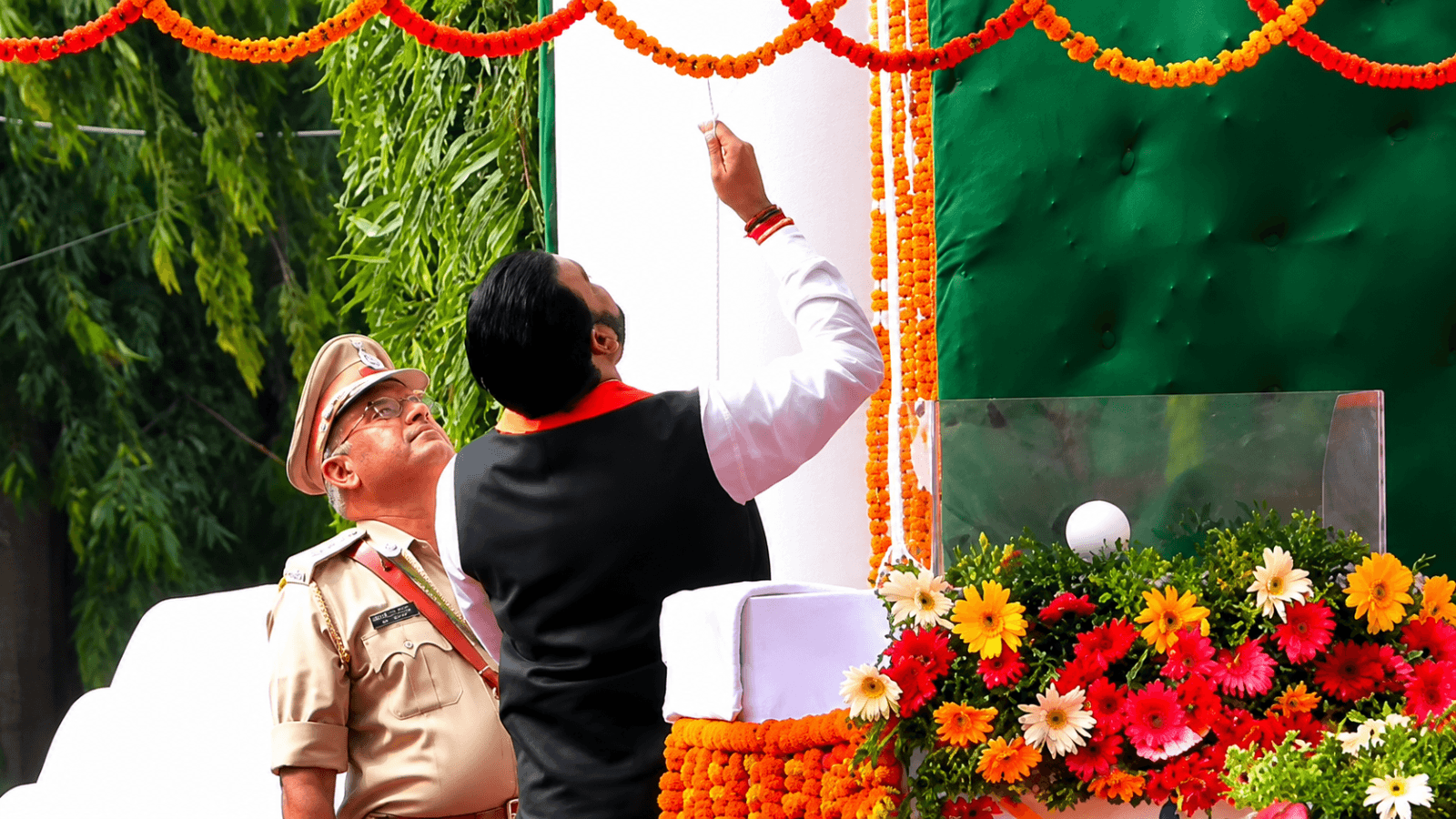 मुख्यमंत्री ने फहराया तिरंगा