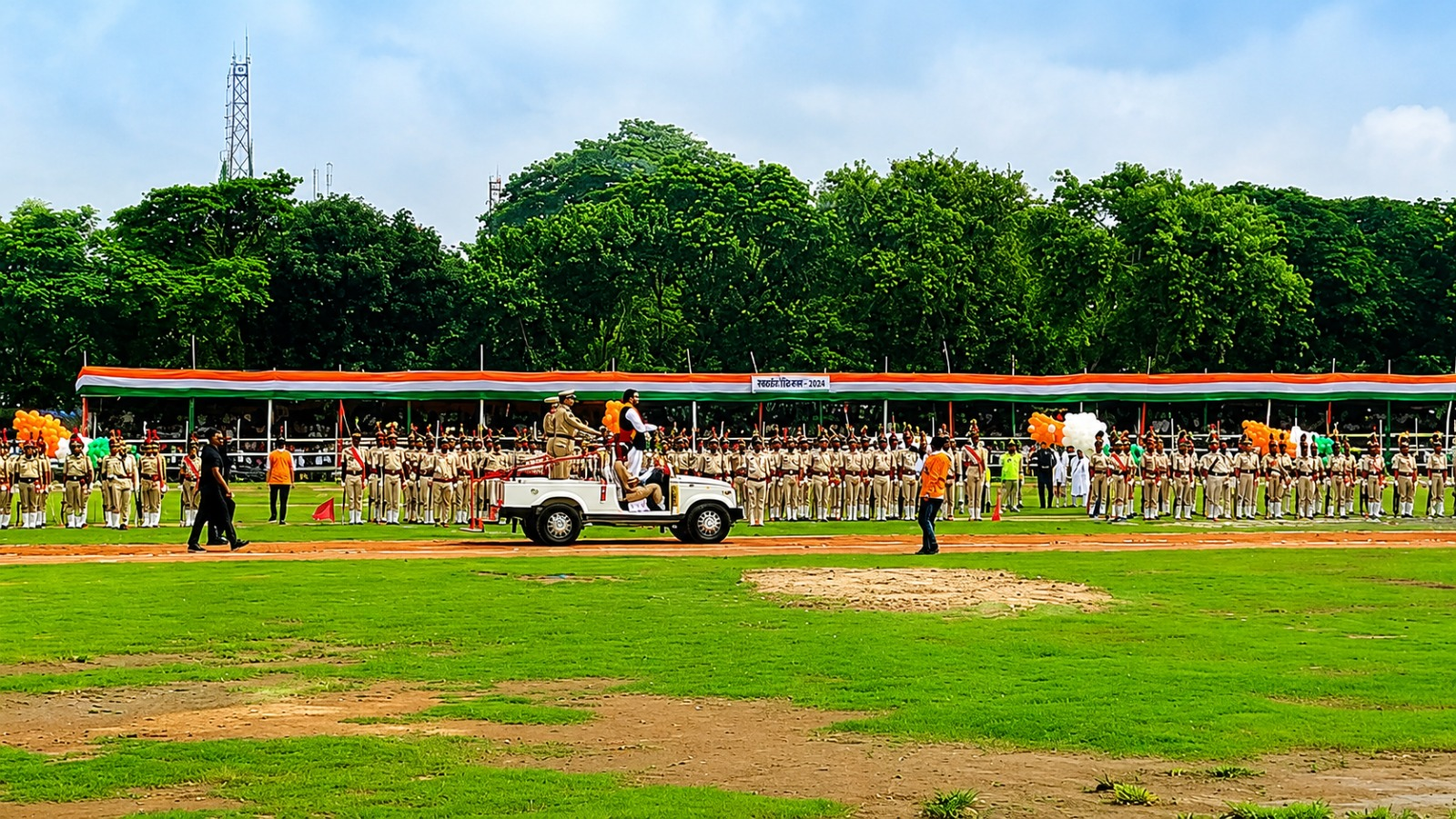 मुख्यमंत्री ने लिया परेड का निरीक्षण