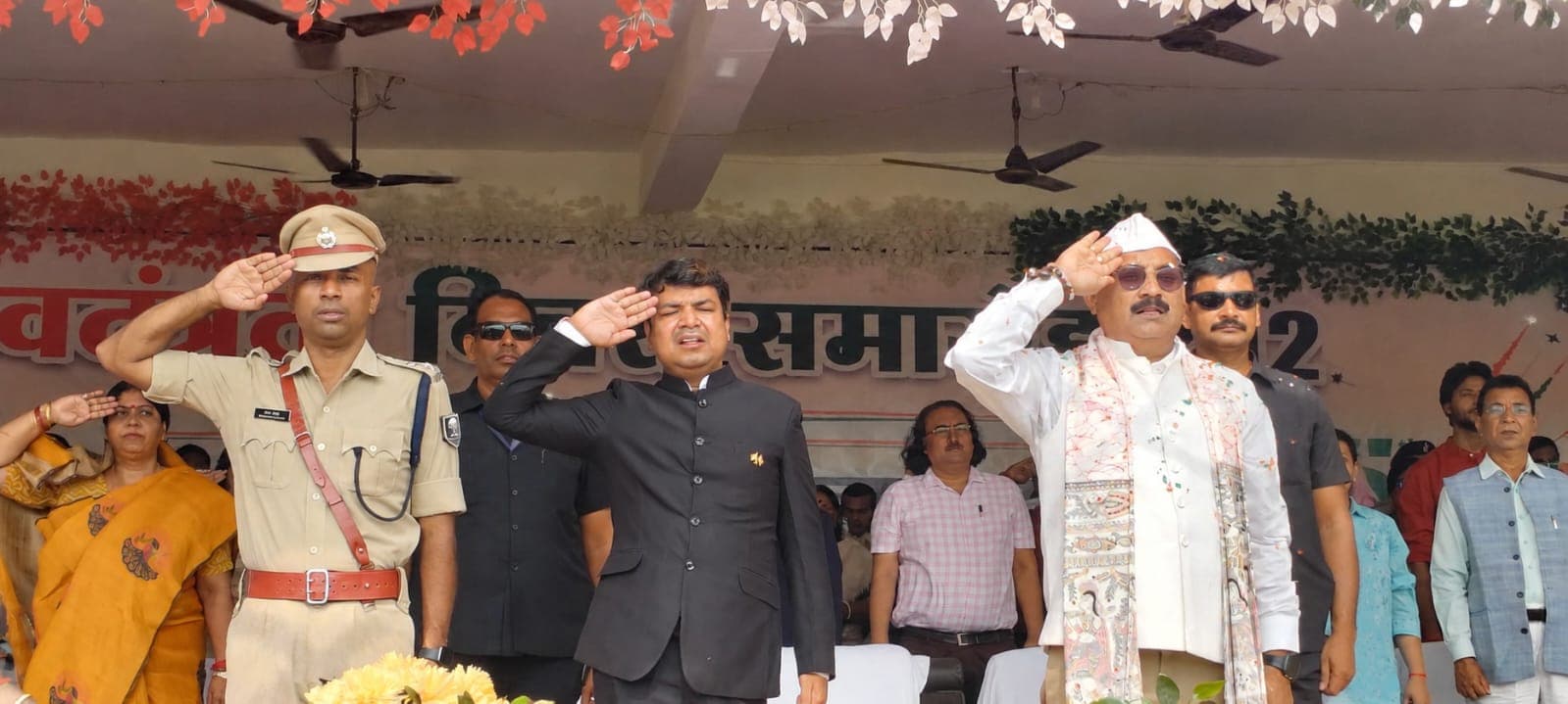 स्वतंत्रता दिवस पर तिरंगे को सलामी देते मंत्री अशोक चौधरी, सासाराम में दिखा देशभक्ति का जज्बा