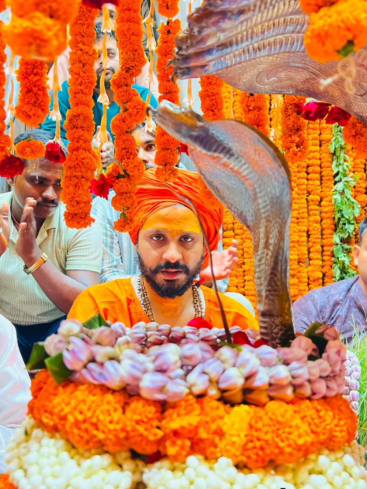प्राचीन शिवधाम में भक्ति का रंग
