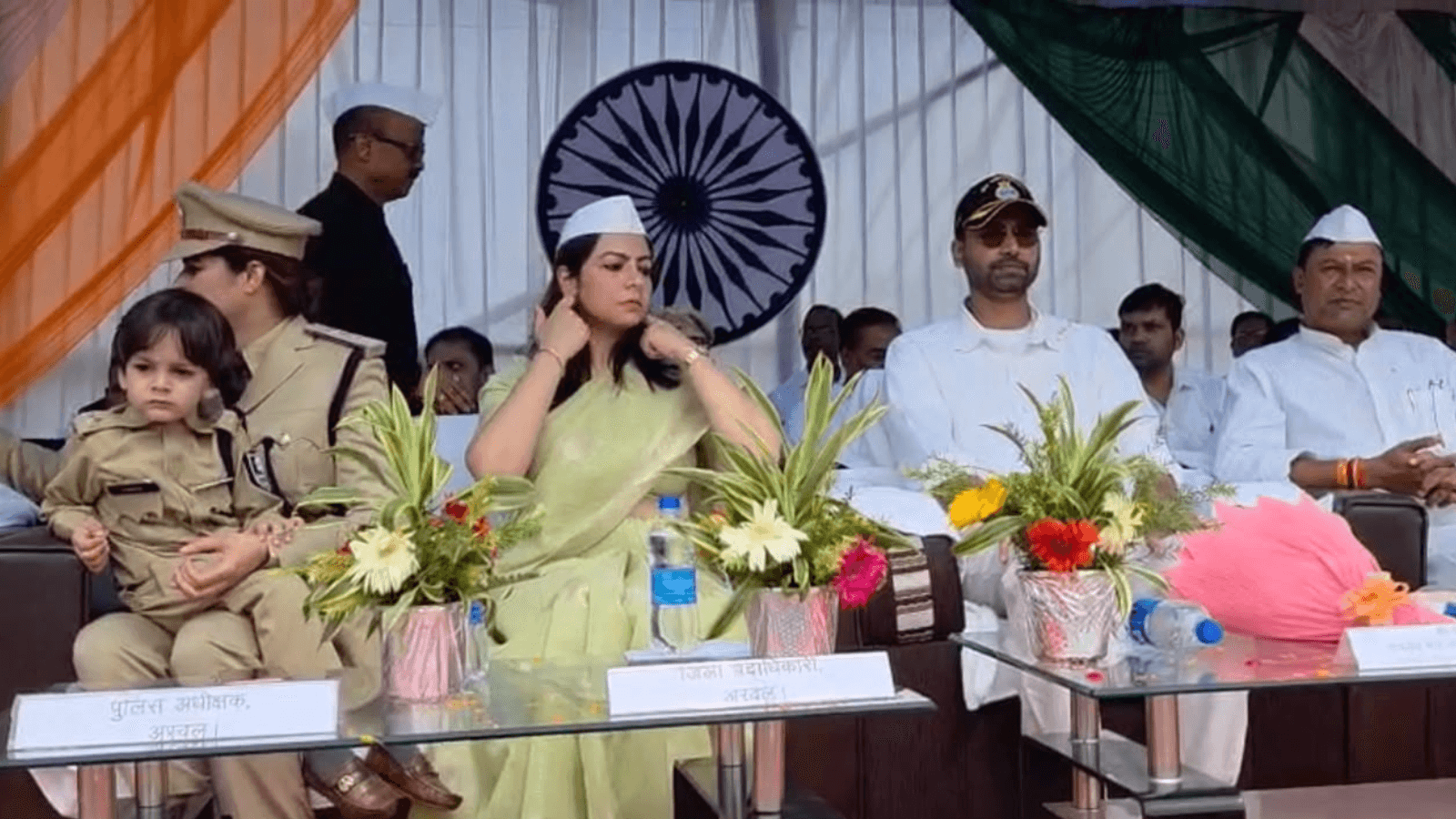 सोशल मीडिया पर तेजी से वायरल हो रहीं तस्वीरें