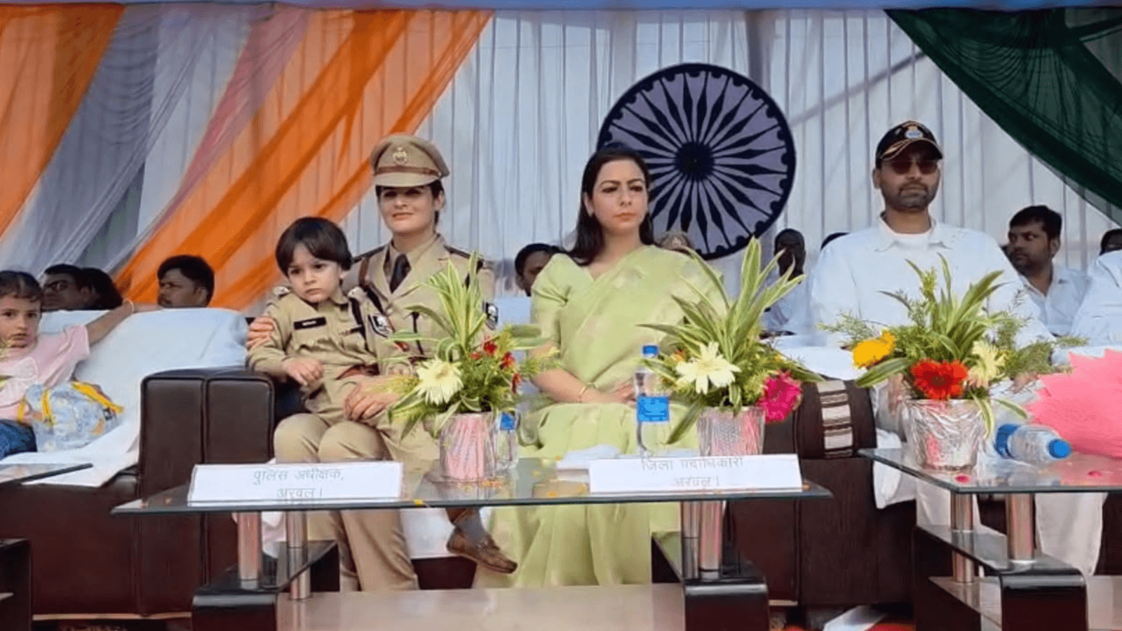 पति तुषार सिंगला संभाल रहे हैं बेगूसराय डीएम की कमान