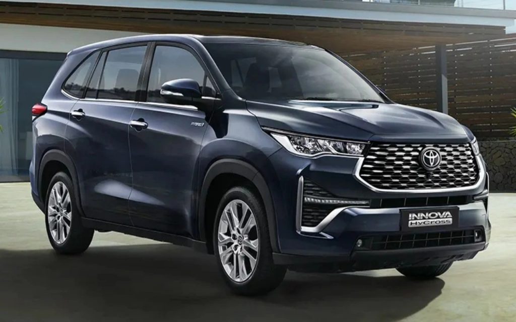 Toyota Car Price 2024: टोयोटा की कार खरीदने का कर रहे हैं प्लान तो यहां चेक करें और फीचर्स! 1 Toyota Innova Hycross