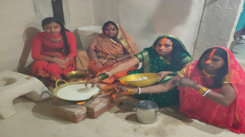 Happy Kharna Wishes 2024: सूर्य देव को वंदन करें ... छठ पूजा के दूसरे दिन खरना के दिन दें अपनों को बधाई 1 Chhath Puja Kharna 1