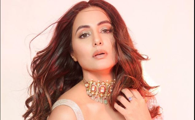 Hina Khan Inspired Desi Look: हीना खान से इंस्पायर्ड देसी सूट लुक: जानें कैसे पाएं स्टाइलिश और एलीगेंट लुक 6 Hina Khan 34